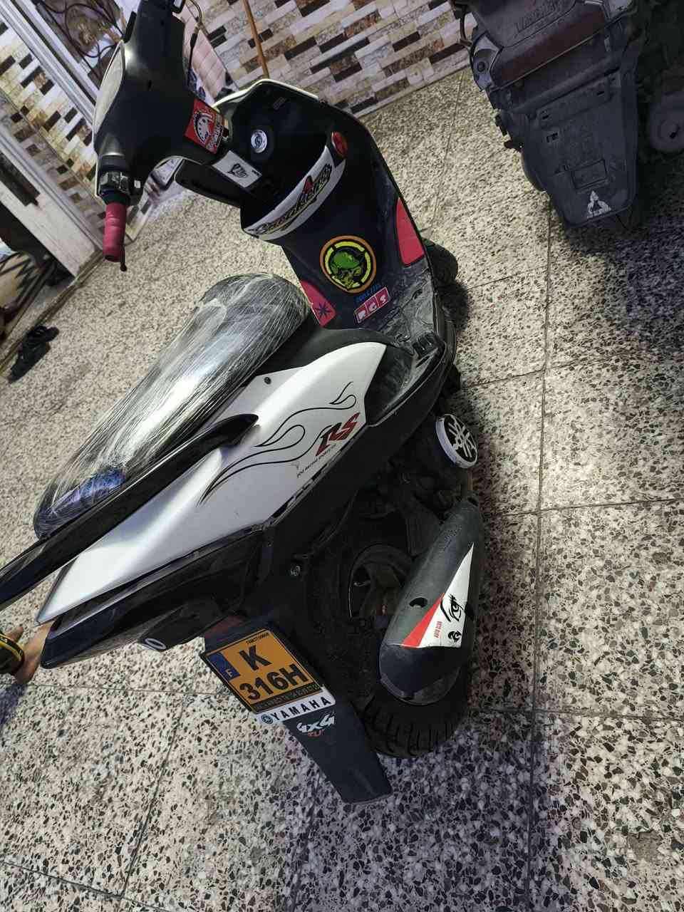 سلام عليكم دراجه ماكس للبيع مكينه مفتوحه شغل درجه أولى شلعه معدل امفوله للاخر بيها اشويه ملاحظات الكفرات ماكاعدات بل الضبط والباقي فول الفول السعر من الأخير قفل 🔒400الف وإذا مراوس بدراجة إيراني رقم الهاتف ***********   العنوان بغداد مدينه الصدر الفلاح... تحياتي الكم
