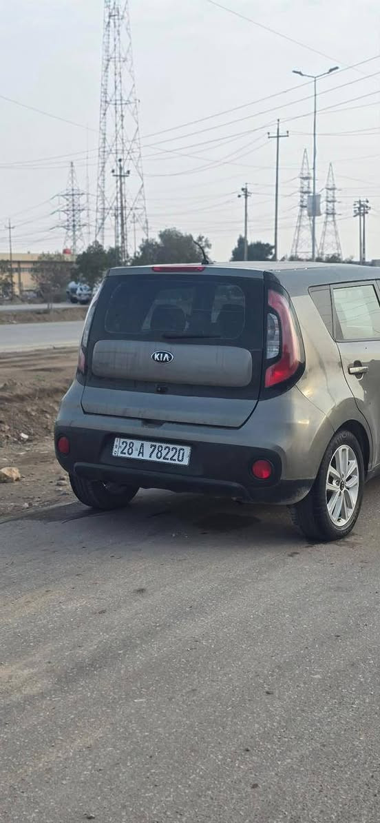 سلام عليكم سياره صول موديل 2017 مكينه 2000 GDi سياره مكينه كير حداديه تبريد كهربائيات جاهزه عله اخر حبايه رقم نكليزي بسمي  تحويل مباشر حادث امريكا قبق جنطه بدون دواخل وبيها مكانات صبغ بدون دواخل لغود شواصي حوض كله كفاله حزام جماليه السياره ليبل واحد ماعدا قبق جنطه مبدل السعر 108 رقم ***********
