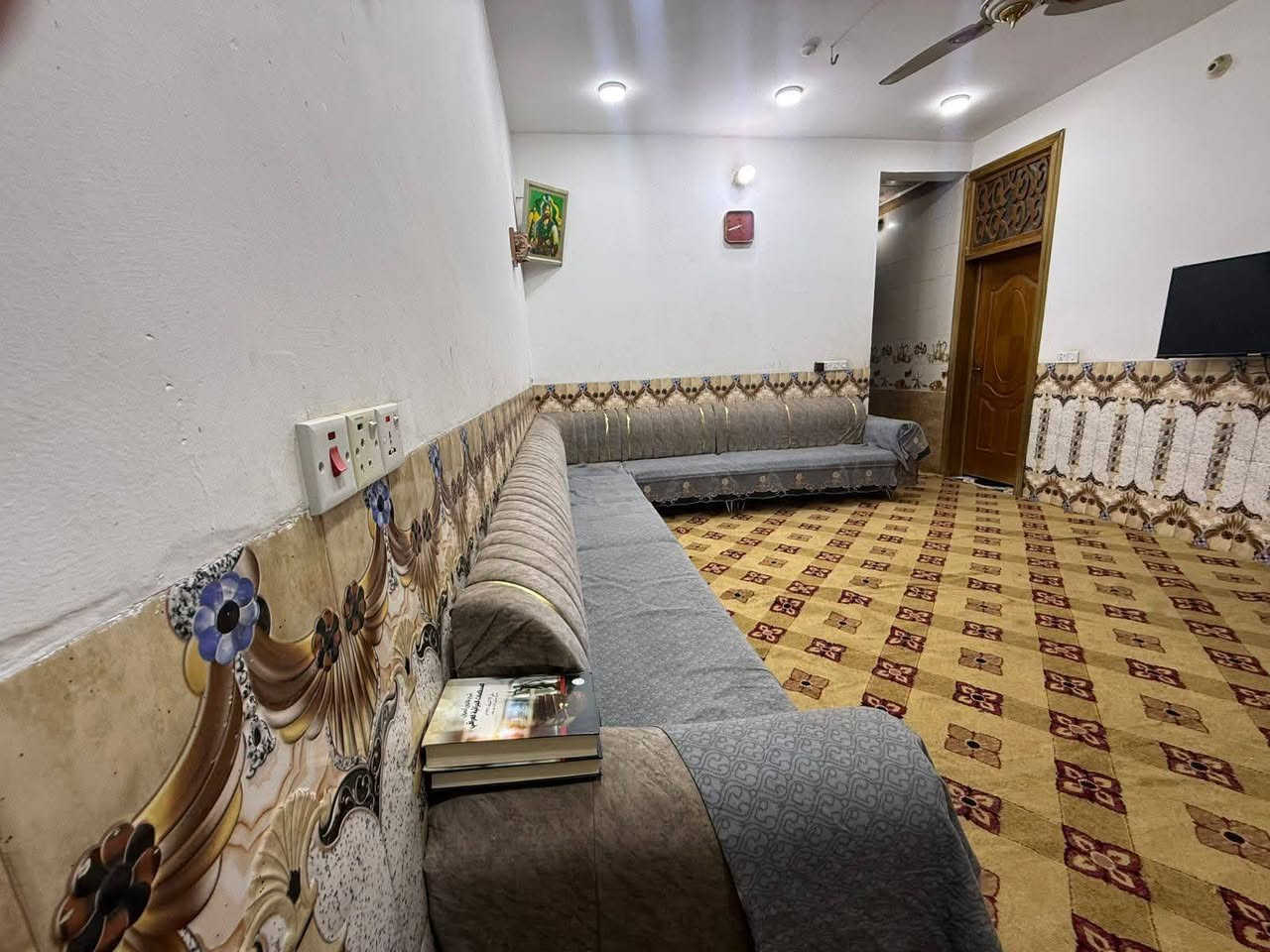 دار للبيع  مع الاثاث  بموقع جدا قريب من الامام الحسين ع  يرهم لأهل المحافظات والزيارات والحسينيات
العنوان -كربلاء شارع بني تميم - خلف مدينة الزائرين مباشرةً مقابل جامعة كربلاء بصفه مدارس ابتدائية ومتوسطة واعدادية ومستوصف ومركز شرطة والبطاقة الوطنية والجامعة و اسواق خطوط كلشي تريده بصف البيت مباشر
يبعد عن الشارع العام 450 متر 
المساحة 100متر طابقين
يتكون من 4غرف نوم غرفة جوه وثلاث غرف فوك وصاله واستقبال وصحيات ومطبخ وطارمه وسطحين
يبعد عن الامام فقط10دقايق
سند25 اقرار مباشر من صاحب الارض
السعر110بي مجال بسيط بدون الاثاث
للتواصل والاستفسار:

واتساب: ***********
@إشارة 
ملاحظة: المراسلة عبر الواتساب فقط، نعتذر عن استقبال الاتصالات المباشرة.
