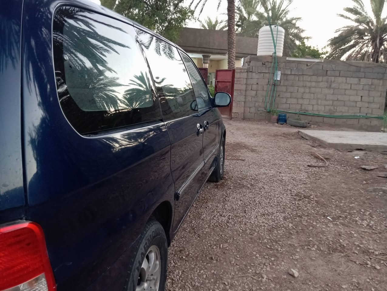 سلام عليكم كيا سيدونا للبيع موديل 2005 رقم بغداد تحويل مباشر سنويه وهزه جديده كير مكينة جدد قبل شهرين شادهن هنه وتفرعاته مكينة 6 سلندر 3500  منضومت تبريد كله جديد تبريد ثلج ثلاث قطع راديترات جدد مالتبريد ومال مي كله جديد كهربائيات كله شغاله سياره 7راكب   جاهزة من كلشي سياره مصبوغة حزام حادث جاملغ امامي بدون دواخل حداديه جديده تخم تاير جديد غرفته جديده على البلاد السعر 68 وبيه مجال قليل الاتصال ***********//*********** 
مكاني بابل الحله مركز مدينة
