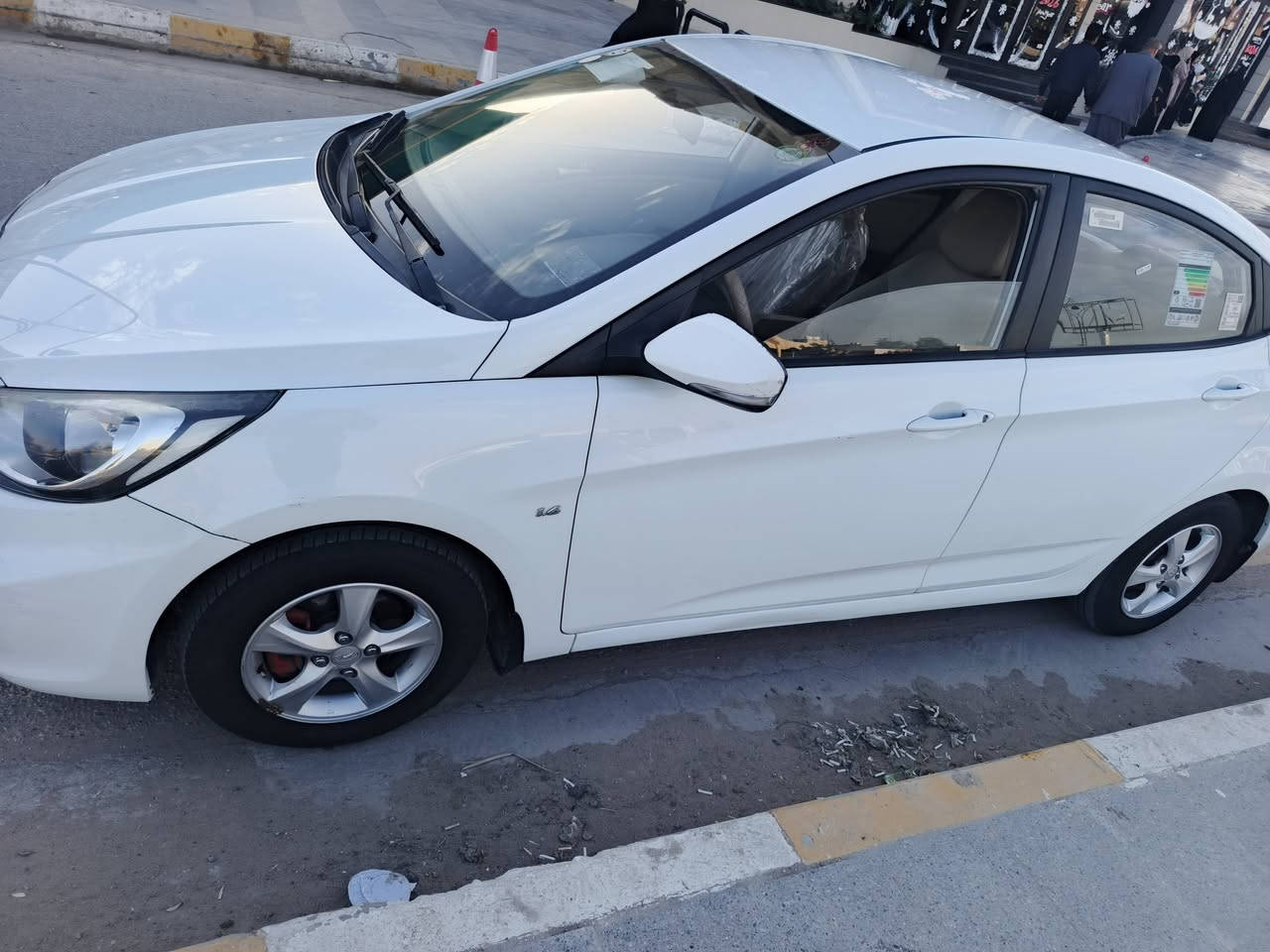 السلام عليكم اكسنت ذي قار موديل2013 مكفولة كفالة عامه عدا طخه بل باب مامصلحها ماشيه 74 الف السيارة جديدة كلش استخدام شخصي مكانها الحبوبي شارع الإخلاص  *********** ب١٠٥ بيها مجال
