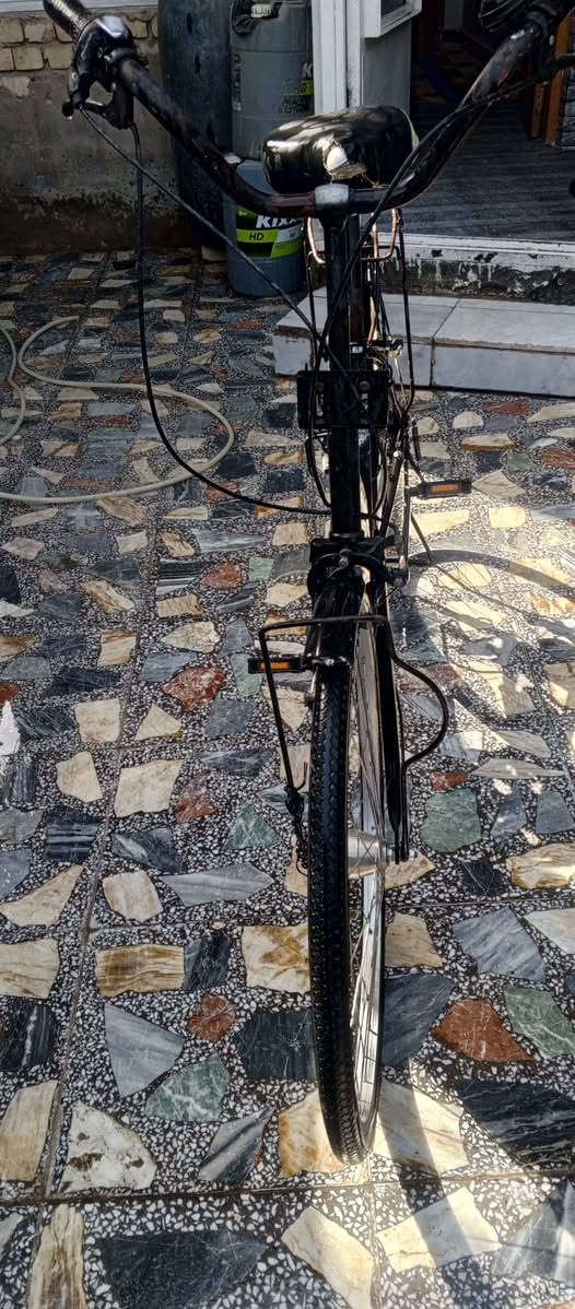 السلام عليكم باسكل بناتي حجم 26نظيف شخط مابي كير 6نمر +حساس باسكل مال حاويه على ايدي نزلته سعره 80وبي مجال للشراي مكان بغداد كماليه الاتصال على الرقم *********** مستعجل على بيعه
