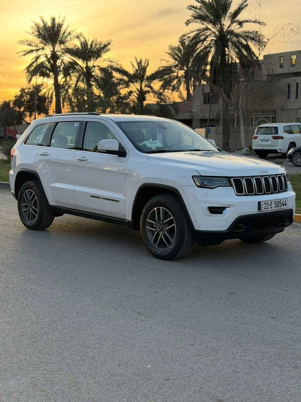 السلام عليكم رمضان كريم 
جيب لاريدو خليجي وكاله 2019 هارلم  محزك 3600 
شفتات ستيرن زراك لايت 
حساسات خلفيه وامامية 
كشنات امامية كهربائية 
لايت متحرك زنون اصلي 
توقف ذاتي عند رجوع 
شاشه وسط و كامره 
بعد بيه مواصفات 
مكان سيارة بغداد جميلة 
السعر 228 ورقة 
***********
