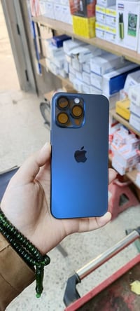 15 promax 256 بطارية 85 نضافة ١٠٠٪ شرط ممفتوح كلش جديد ويا كيبل اصلي و...