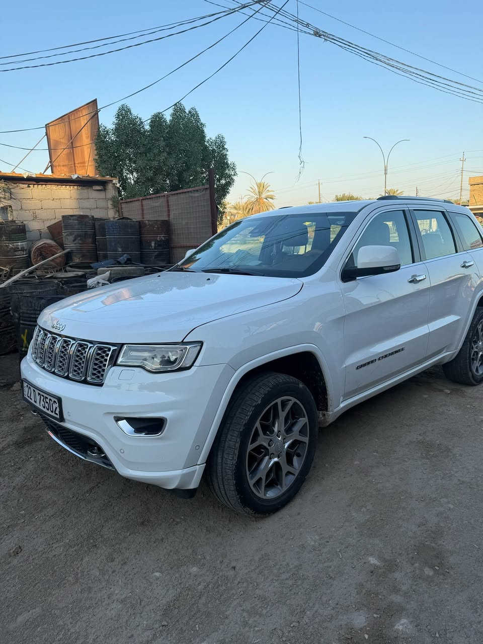 سلام عليكم للبيع جيب اوفرلاند خليجي اربيل ماشيه ٧٠ الف بيه بارد بسيط بلجاملغ  سونار موجود  سعر ٣٣٠٠ وبيه مجال عنوان كربلاء  ***********
