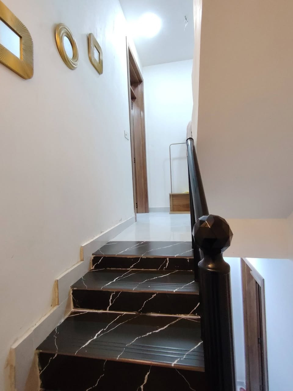 السلام عليكم
بيت ٥٠ م طابو زراعي صرف تنازل شركة من صاحب السند
طابقين وبيتونه غرفتين نوم بناء جديد مكانه يم جامع رياض الصالحين بصف المجزرة السعر ٩٥ مليون وبيه مجال
للاستفسار على ***********
