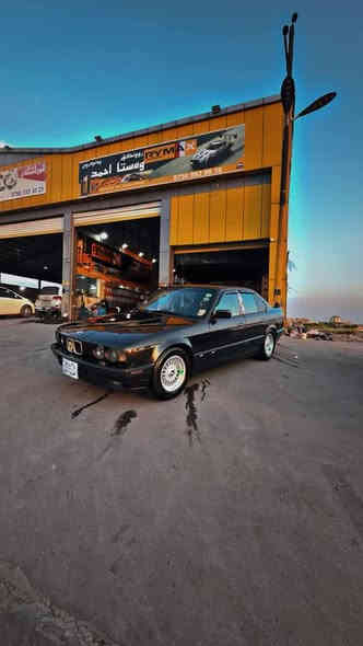 بی ئێم ٥٢٥

مۆدێل ١٩٩٢.
گێر عادی
جار جام کارەبای 
فۆرمیکە و کوشین فیئاپی عادی 
مەکینەی ٥٢٥ی دیجیتەلە 
سەیارەکە بێ لێدرانە بەس جاملخی پشتەوەی جار پەنجە ساردەکوتە
کارەبایاتی کامل مەزبوتە بە شەرت
جار تایەو ویلی نوێی سفری لەبنە 
سەیارەکە ١٨$ وەرەقە غەرەمەی لەسەرە لە دوای معمەلە دەجێریەوە
شوێن هەولێر 
*********** أربيل
