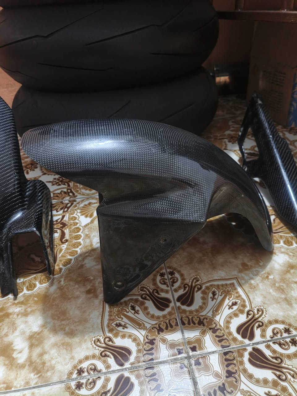 سلام عليكم جامرلغات كاربون فابير حقيقات مال كاوسكي2004 البيع***********
