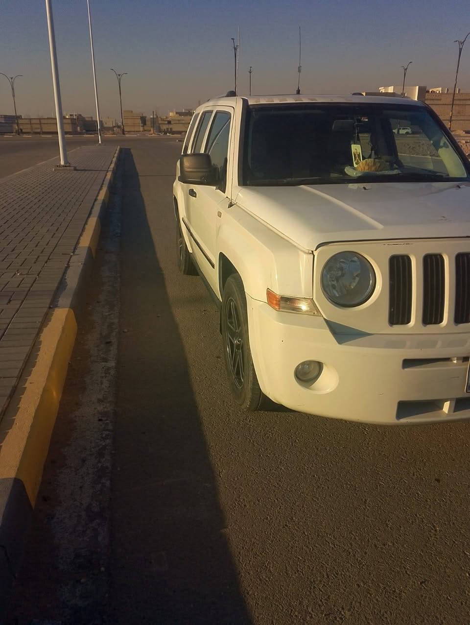 السلام عليكم جيب باتريوت رقم بغداد موديل 2008 للبيع او مراوس  مكينة وكير وتبريد خير من الله صدر امامي خلفي نظيف تخم تاير السيارة جاهزة شاشة كبيرة كامرة فتحة سقف تبديل بنيد وجاملغ صبغ حزام  جمالية مكاني البصرة  السعر 75$وبيها مجال  
*********** واتساب
