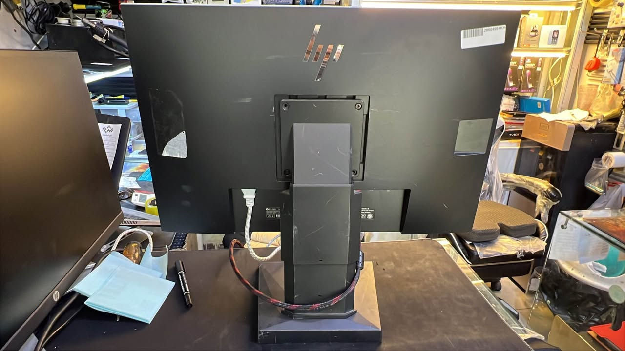 شاشة HP العملاقة.. جودة احترافية بسعر ما يتفوت! 🖥️🔥
إذا كنت تبحث عن تجربة مشاهدة ممتعة أو تريد تطوير "السيت أب" الخاص بك بدون ما تدفع مبالغ طائلة، هذا العرض مصمم لك!
مواصفات الشاشة:
• 📏 الحجم: 27 إنش (تجربة سينمائية).
• 🌈 اللوحة: IPS Panel لألوان واقعية وزوايا رؤية واسعة.
• 🔊 الصوت: سبيكرات داخلية مدمجة (ما تحتاج تشتري سماعات خارجية).
• 🚀 السرعة: تردد 75 Hz يوفر سلاسة ممتازة في التصفح والألعاب.
• 🔌 المنافذ: تدعم كل شيء (HDMI, DisplayPort, VGA).
السعر الجديد: 115,000 دينار فقط (بدلاً من 125,000) 💰
الحالة: مستعمل (نظيف جداً)
📍 للحجز والاستفسار:
📞 اتصل بنا: ***********
🌐 زوروا موقعنا: www.altajstore.com
📸 انستغرام: altaj_laptopء البصرة, العراق
