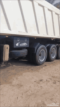 تريله قلاب • موديل ٢٠١٧ • البصره الدير