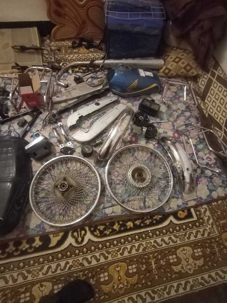 غراض للبيع تريدهن كلهن وي صندوك الدلفري سعر يختلف واذا تريد مفرد يختلف سعر استفسار *********** واتساب مفتوح وخاص موجود مكاني نجف شارع المجمعات
