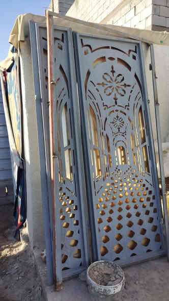 السلام عليكم باب حديد تفصال ثقيل البيع عنوان بصره ابو الخصيب *********** سعر 150 الف وبي مجال شراي
