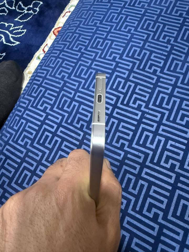 هاز S24 Plus للبيع الذاكرة 256 معا الكارتون وكيبل اصلي الجهاز مستخدم شي قليل للاستفسار الاتصال على الرقم ***********
