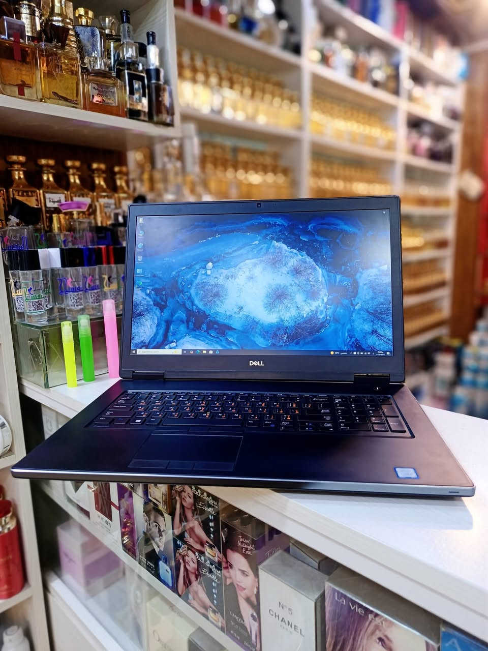 لابتوب بمواصفات قوية 
المواصفات
Cor i7
الجيل 8
الرام 16GB
الهارد GB ssd500
حجم الشاشة 17.6 انج 
كارت الشاشة الخارجي 6G
نظافة الجهاز عالية جدا جدا 
🎁 الملحقات 
شاحن أصلي + حقيبة 
السعر 425 الف دينار 
يتوفر توصيل لجميع محافظات العراق 
للتواصل على الخاص او على الواتساب
***********
***********
