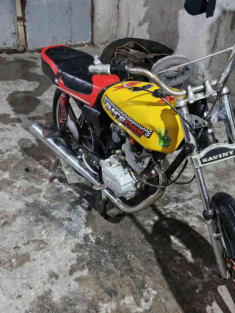 السلام عليكم دراجه سيفان ٥ كير السعر ٣٠٠ وبها مجال الدراجه تكطع ما ادري شبيه مكينه مكفوله رقمي وتساب ***********
