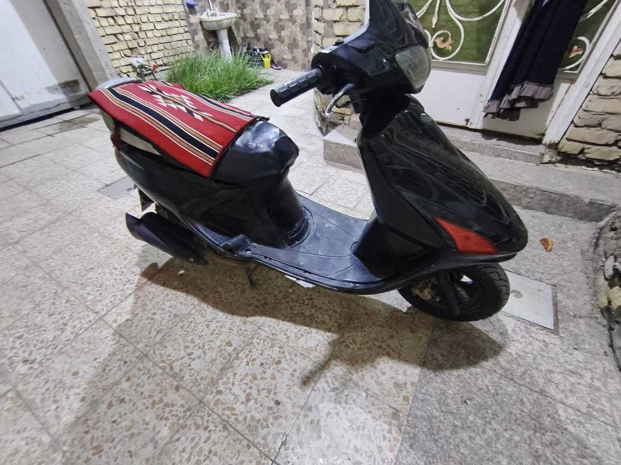 السلام عليكم دراجه فراشه فحل للبيع او مراوس  نضيفـة مفتوحه مره وحده السعر 400 وبيها مجال مكينه حلوه للتواصل واتساب ***********
