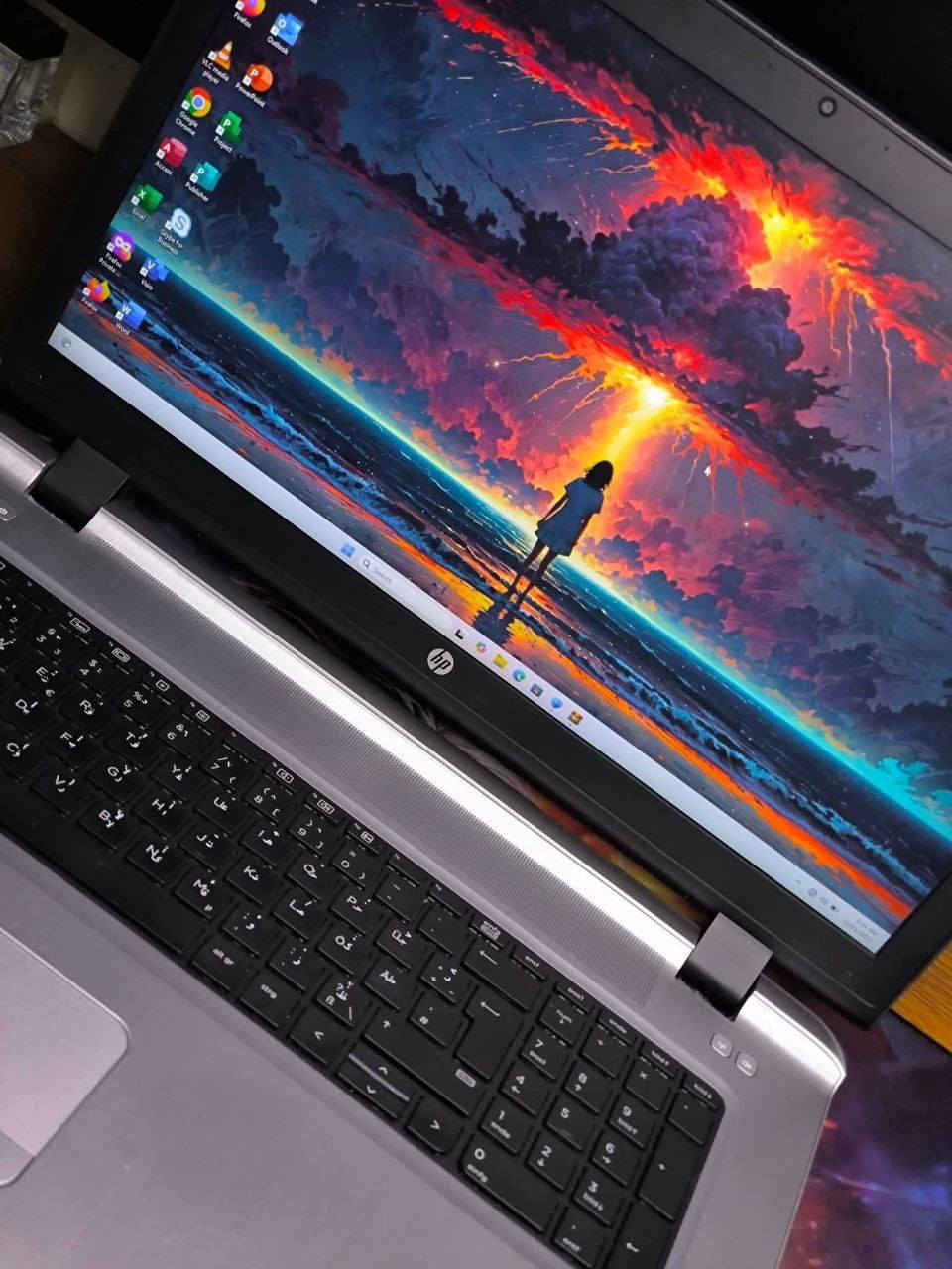 ( قبل كل شيء أسعار لابتوباتا هي نفسها قبل وبعد الصعود) 
💻 لابتوب HP ProBook 470 G3
شاشة كبيرة 17.3 إنج مع كرت شاشة خارجي 🔥
مثالي للدراسة، العمل المكتبي، البرامج الهندسية الخفيفة، التصميم، والمشاهدة براحة تامة.
━━━━━━━━━━━━━━━━━━
⚙️ المواصفات:
🔹 المعالج: Intel Core i7 — الجيل السادس — فئة U
🔹 الرام: 8GB (قابل للتطوير)
🔹 التخزين: 256GB SSD (قابل للتطوير)
🔹 الشاشة: 17.3 إنج — FHD دقة 1920×1080
🔹 كرت الشاشة الداخلي
🔹 كرت الشاشة الخارجي: AMD Radeon R7 M340 — 2GB
━━━━━━━━━━━━━━━━━━
🎁 الهدايا:
🎒 حقيبة لابتوب
🔌 الشاحن الأصلي
🖱️ ماوس
🖱️ ماوس باد
━━━━━━━━━━━━━━━━━━
🛡️ الضمانات والخدمات:
✔️ فحص كامل قبل الإرسال
✔️ فحص كامل قبل الدفع والاستلام
✔️ ضمان 7 أيام استبدال عند وجود خلل مصنعي
✔️ جاهز للاستخدام المباشر مع تنصيب ويندوز وبرامج Office
━━━━━━━━━━━━━━━━━━
🚚 التوصيل: متوفر إلى جميع المحافظات
📍 الموقع: بغداد — الأمين الثانية
💰 السعر بعد التخفيض 290 الف فقط
📞 للحجز واتساب: ***********
