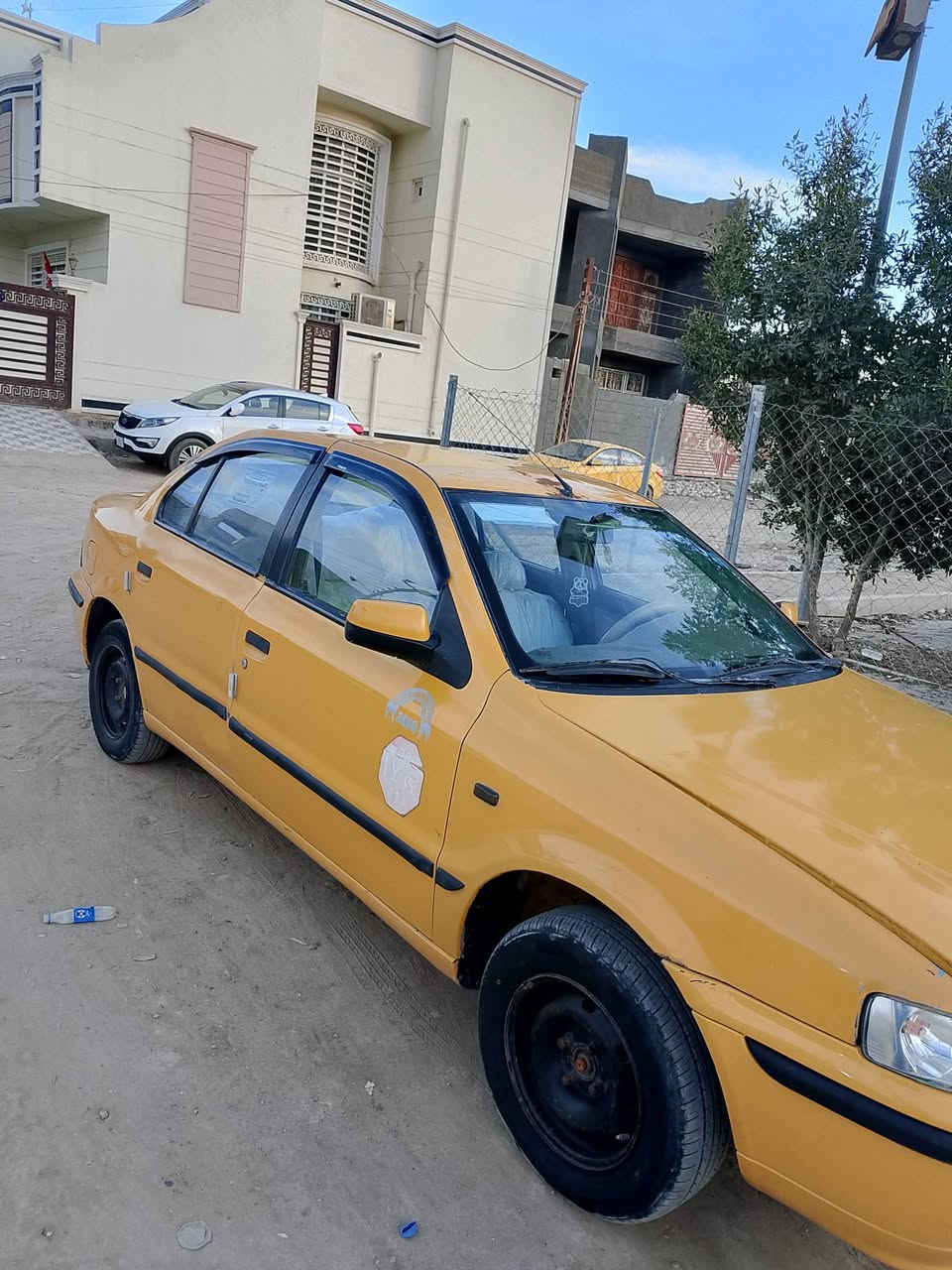 سلام عليكم سمند موديل 2010 كير ومكينه مكفولات حداديه نص ونص السياره ارقامها بالمرور معاملتها كامله واصله للبصمه واستلم سنويه جديده وارقام جدد السياره عليها غرامه 500 تنزل من سعرها  السعر 22 وبيها مجال بسيط مكاني بغداد شهداء البياع ***********
