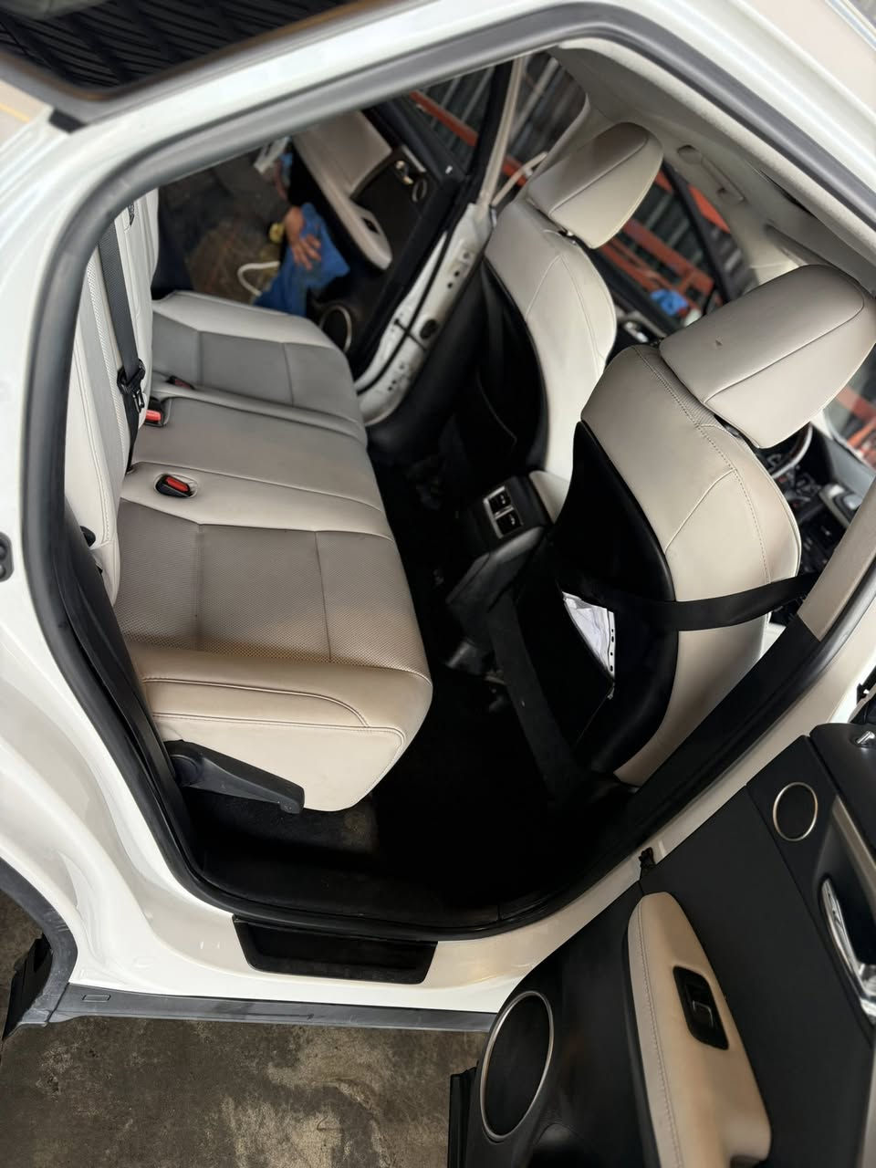 لكزز  مواصفات RX350   موديل ٢٠٢٢     ٤٤ الف  ماشي    بس بوند سبخ
٠***********
