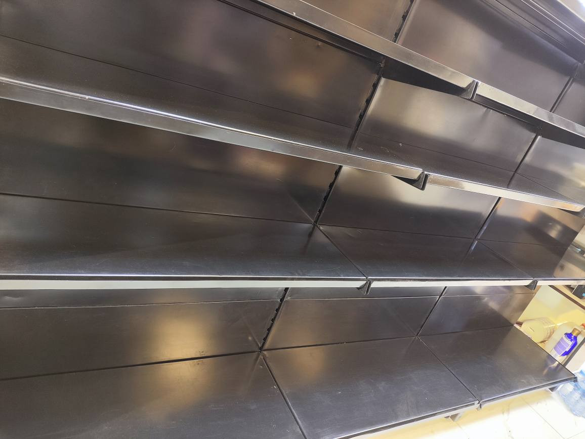 رفروف حديد للبيع
ارتفاع الرف الكامل هو 1,60 م
وعرض 8 سم 
قياسات الرف الواحد المتحرك 
الطول 90 سم
 عمق 30 سم 
.
طول الرف الكلي هو 2,80 م
السعر 360 الف 
للاستفسار 
***********
