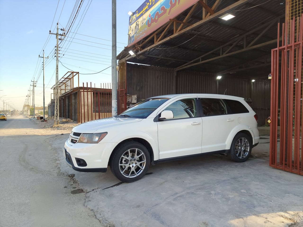 جورني   2018 GT  
حادثها خفيف تصليح الدعامية وربع البنيد ومصبوغات وتبديل البدنة الامامية وبيهة باردبالمدكر الايسر   موضح بورقة الفحص ويمك رقم الشاصي وطلع الحادث اذا اتحب
المواصفات:
محرك 6 سلندر 3600
سبعة راكب 
ويل 19
كشنات جلد اسود
تبريد ثلاث قطع منفصل  
تدفئة بالكشنات 
كشن السائق تحكم كهربائي 
تشغيل عن بعد 
بصمة تشغيل وبصمة ابواب 
شاشة كبيرة 
مخابئ سرية عدد2 
رقم بصرة
السيارة باسمي والسنوية نافذة
 مكانها الناصرية ناحية اور  
 السعر المطلوب 135 ورقة 
للمعاينة والاتفاق الاتصال على الموبايل ***********
