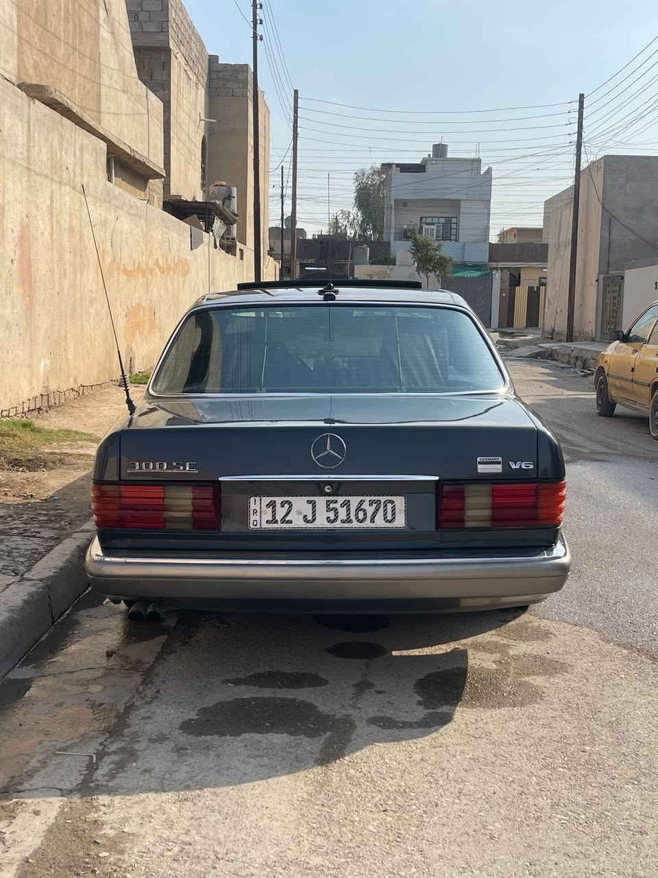 السلام عليكم
مارسدس رئاسي 
موديل 1988
رقم نينوى 12 باسمي اني الشرعي 
سنويه 2030
عليها غرامه 100 ع المشتري 
سياره يعوزها مصرف حداديه نص عمر 
تايرات جديده
محرك وكير بطه شرط لاصرف ولا نفخ
تبريد ابيعك عاطل 
كهربائيات شغاله 

/////ملاحظه 
السياره مصبوغه (عام) وبيه كصه بالسقف السقف مبدل 
باب السايق والجاملغ بي معجون هذا الي بيها لادوخني بقلمك

السعر 45 وبيها مجال والسوك كلشي بي 
مكانها موصل حي سومر 
الاتصال 
***********
