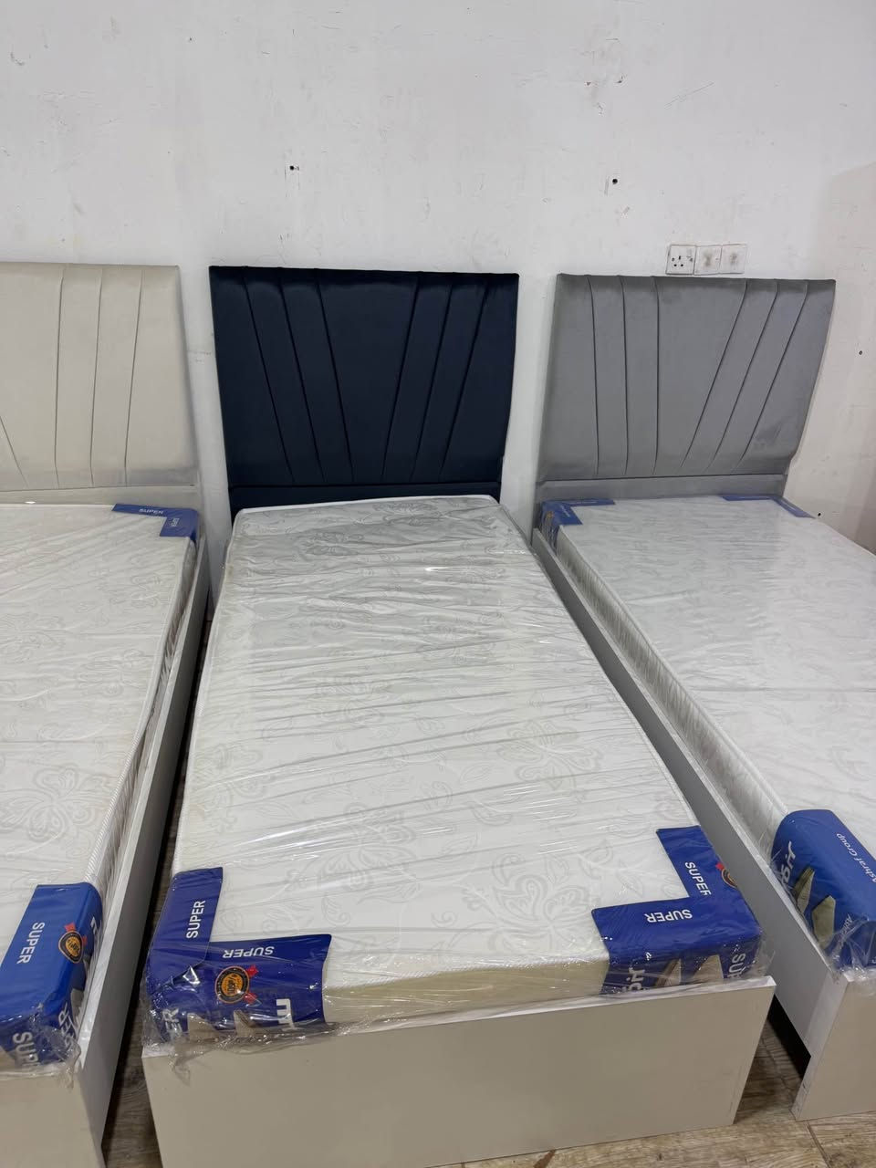 سڵاوى خواتان ليبيت به ريزان له م جؤره سيسه مه له لامان به رده سته له ئيستادا به جومله و مفرد له سليمانى
 يه ك نه فه رى ته نها ٨٠ هه زار ده ست كرد  بلؤكى اصلى قياسى ١٩٠ سم به ٩٠ سم
دوو نه فه رى ته نها ١٥٠ هه زار ده ست كرد قياسى ١٨٠ سم به دوو مه تر
نرخى جومله جياوازه
ناونيشان سليمانى قالاوه نزيك مزگه وتى جمال حاجى على
 ***********
واتساب به رده سته السليمانية, العراق
