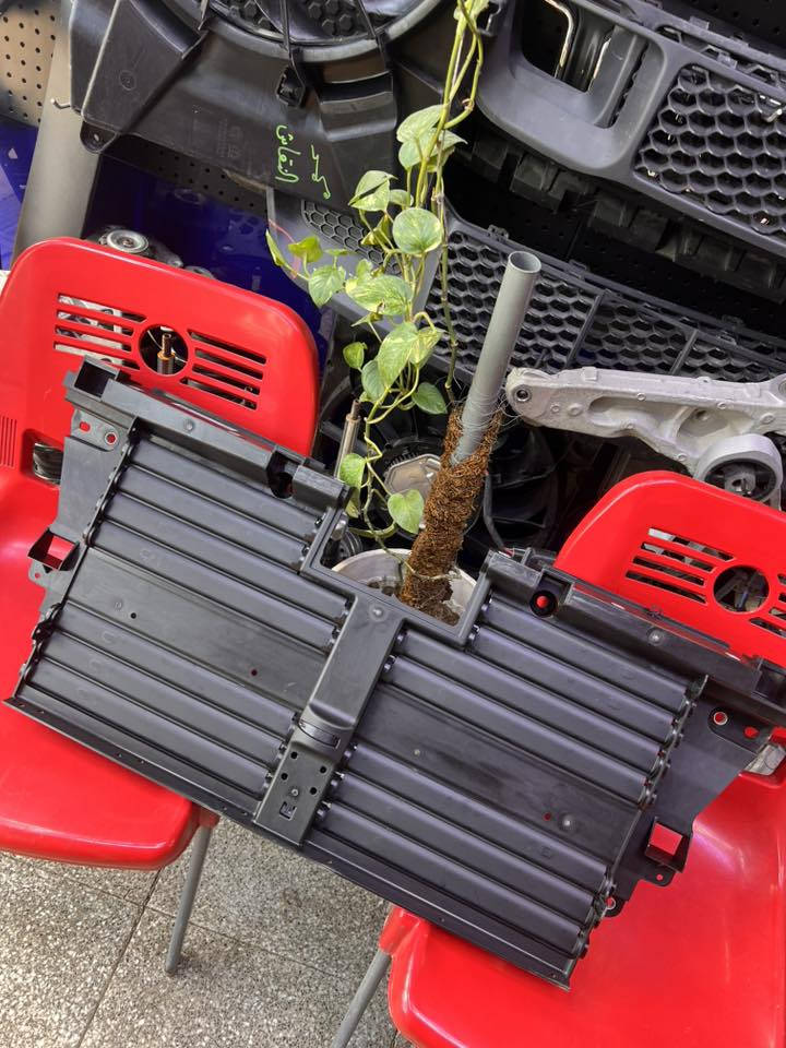 السلام عليكم
برده جيب 2022-2025  

اصلي موبار 

محل محمد النقاش 

***********
