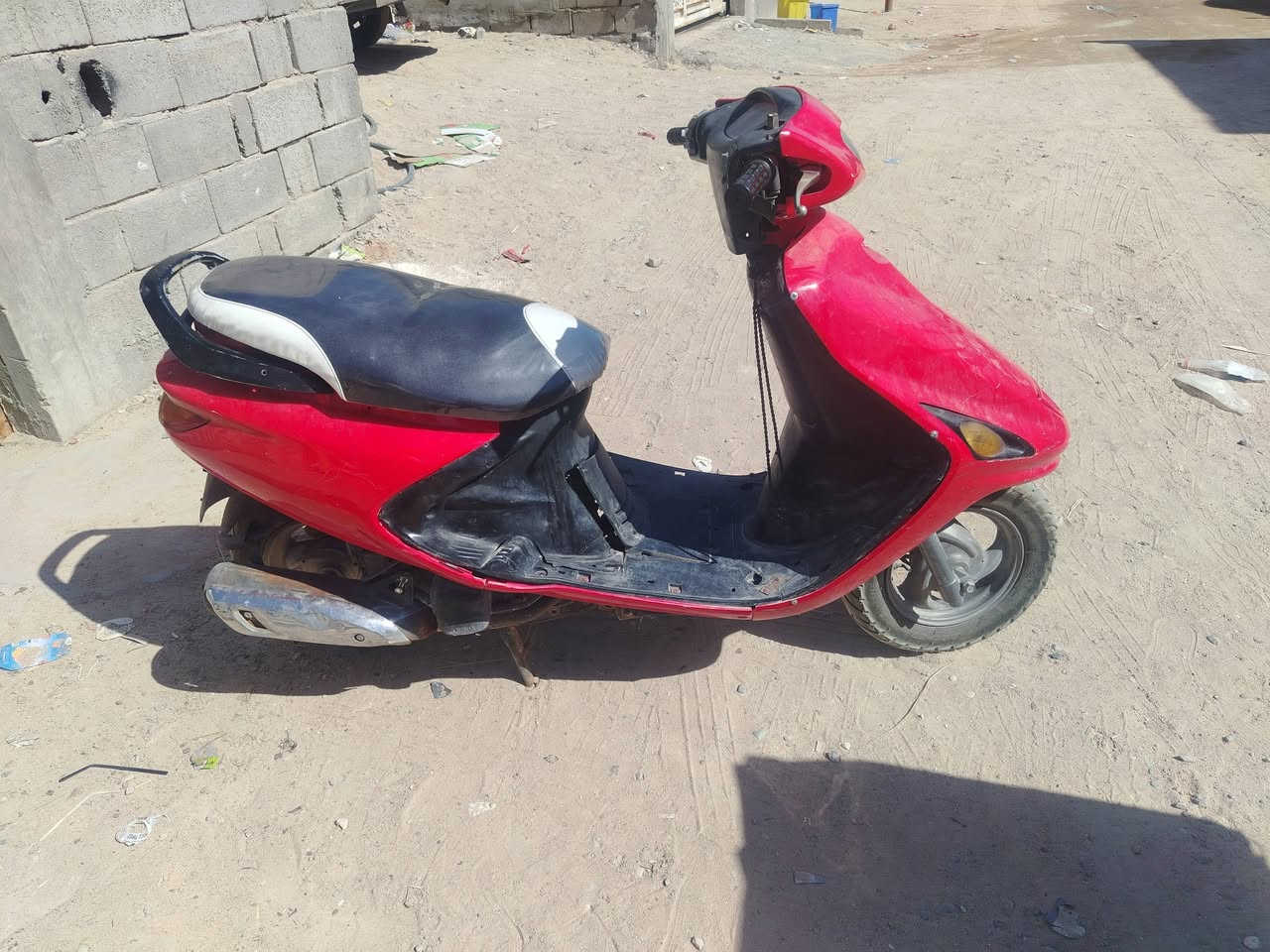 دراجة فراشةللبيع مكينة جديده لا تنقيص ولا تبخير كهربائيات كلها شغاله نقصها بس باتري باتريها تعبان السعر 300 وبيها مجال ***********
