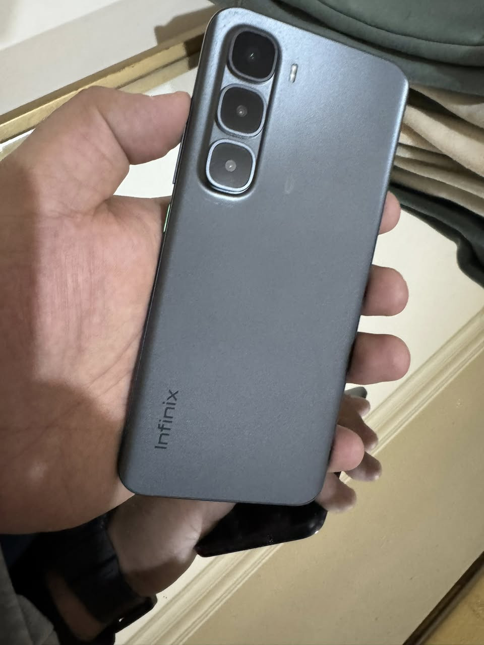 انفنكس هوت 60 برو بلص ذاكره 256 رام 16 مستعمل قليل كامل كارتونه والشاحنه والسماعه اخو الجديد سعر 235 وبي مجال قليل ***********
