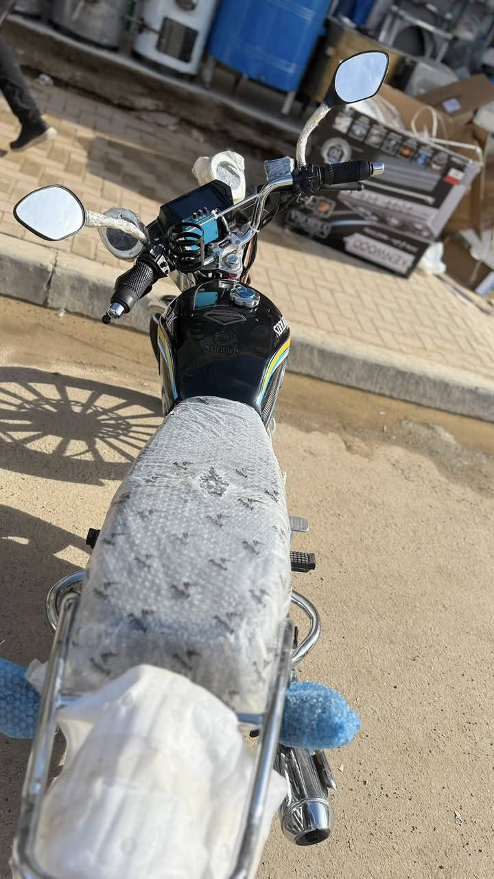 للبيع سولنك موديل 2025 استخدام اقل الشهر ماشي(  2000)(مكاني بيجي هـ ‭0782 693 3386‬
