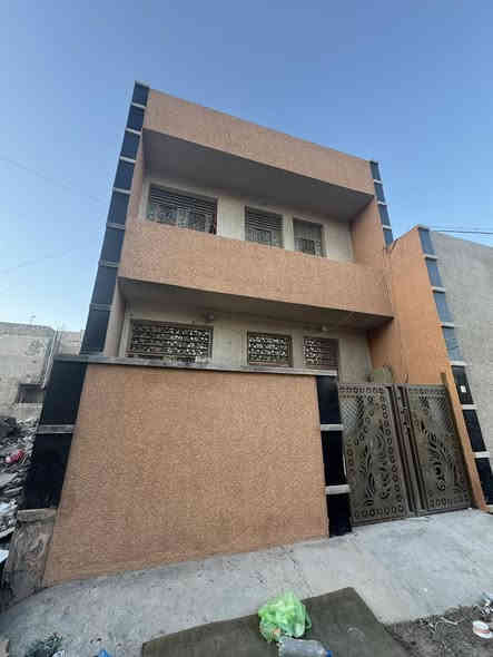 سلام عليكم
دار مساحة ٥٠ سند واقع حال ٧٠ متر
بناء ٢٠٢٢
واجهة ٥ متر و ٧٥ سم 
#وبسعر_70مليون_قابل للتفاوض
يحتوي الدار
الطابق الاول مدخلين واستقبال ومطبخ وغرفة نوم وخدمات 
الطابق الثاني غرفة نوم ومساحة درج وسطح
موقع الدار بالمربع الاول يبعد عن الشارع العام ٢٠٠ متر 
كامل من كلشي جديد 
الموقع: الراشدية/ منطقة الانتصار _ مقابيل مستشفى الشهيد ضاري الفياض( حماد شهاب ) او مقابيل مجمع الابرار السكني 
مكتب النور للعقار 
***********
ابو العز
