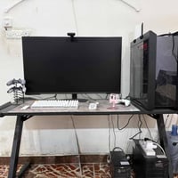 ميز مكتبي • نظيف • حي المعلمين