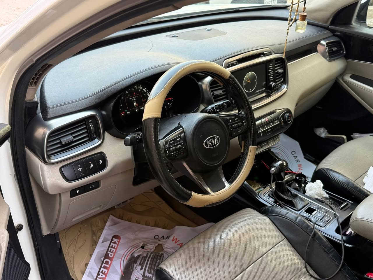 كيا سورنتو موديل ١٥ كويتي السياره فول الفول من ناحية المواصفات بيها صبغ بين الباب والجاملغ انطخت باب البيت ماشيه ١٢٠ حقيقي  السعر ٢٠٥ وبيها مجال مكانها الدوره ابو طياره *********** بغداد, العراق
