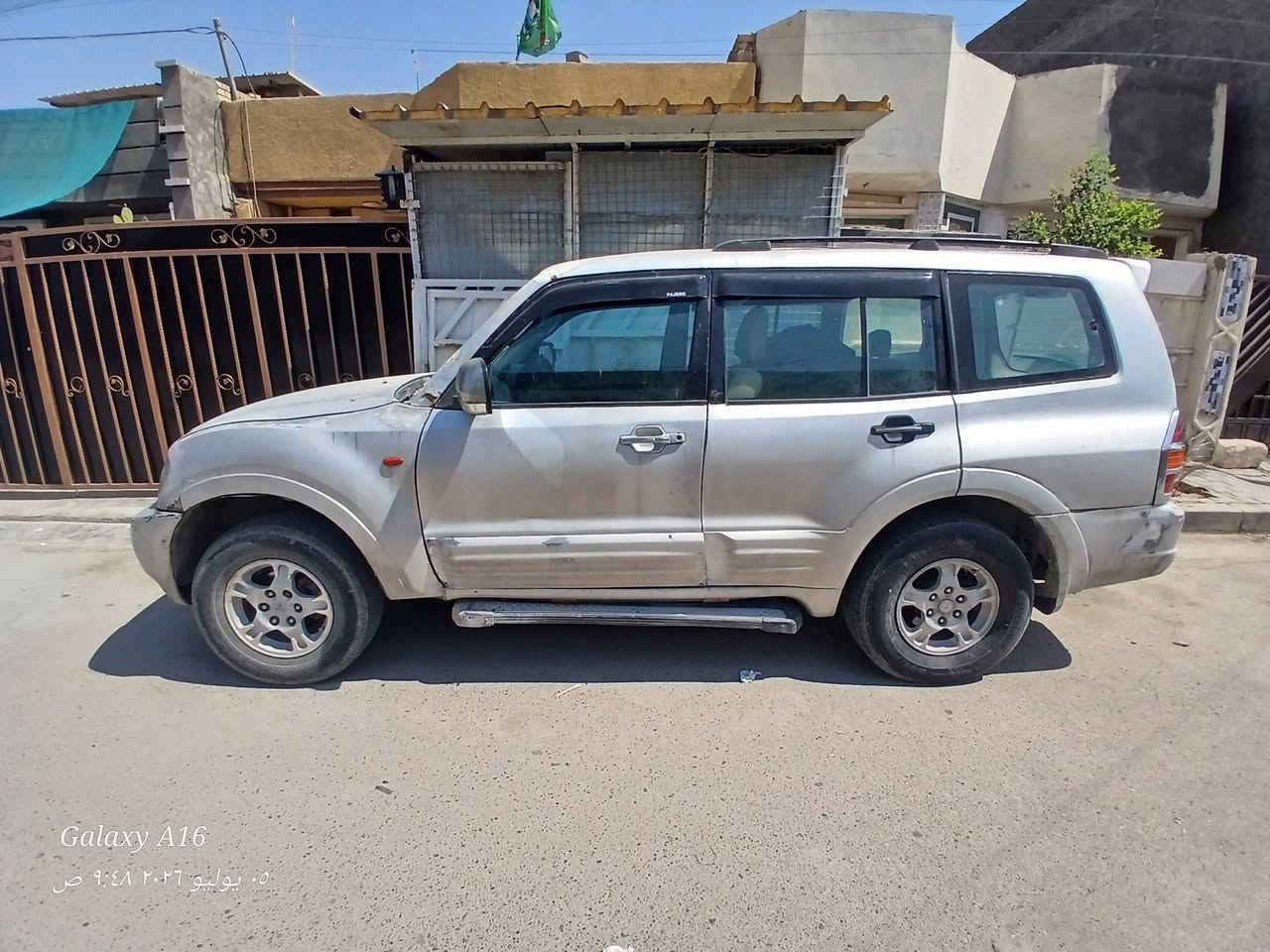 السلام عليكم باجيرو موديل 2002 حجم  المحرك  3000 بطه كير  زوج تايرات جديد سعر سيارة 45 وبيه مجال مكان السياره بغداد (***********)
