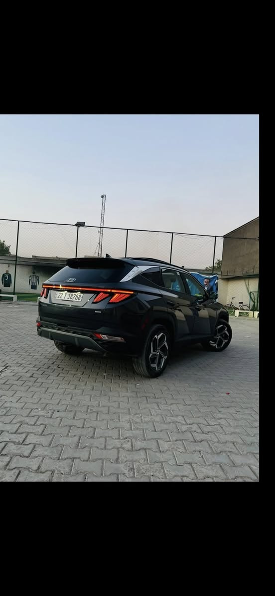 السلام عليكم توكسان  كلين تايتل 2023 لمتد vip فول الفول امريكي السياره بهيج نضافه وهيج مواصفات جدياً قليل 
لون السياره نفطي 
المواصفات LIMITED VIP
1- بصمة تشغيل 
2- بصمة ابواب لمس دخول ذكي 
3- بنوراما على طول السيارة 
4- صندوق كهرباء شفط 
5- كامرات 360 درجة ( جانبية - امامية - خلفية ) 
6- كامرات مع الاشارة 
7- السيارة تتقدم وترجع ب البصمة 
8- تبريد تدفئة كشنات 
9- كشنات جلد كريمي 
10- كشنات كهرباء 
11- اضواء محيطية 67 لون اختياري 
12- كشنات خلفية هيتر 
13- مرايات تعتيم ذاتي 
14- ابل كار بلي 
15- اندرويد اوتو 
16- شاشة دجيتل 3 اشكال للقيادة 
17- اشاير ترحيب 
18- اضواء امامية LED زنون 
19- اضواء خلفية LED
20- هوك خلفي 
21- فول اوامر صوتية 
22- جامات اوتو 
23- قطعتين تبريد 
24- اشارات ب المري
25- كير دكم 
26- شفتات ستيرن 
27- تحكمات ستيرن 
28- السيارة فور ويل 
29- محرك 2500 المرغوب 
30- هاند بريك بصمة 
31- شحن واير ليس 
32- منافذ شحن 
33- اوتو هولد 
34- تشغيل عن بعد 
35- السيارة اوتو بارك 
36- حساسات امامية 
37- حساسات خلفية 
38- كير AT المرغوب 
39- رادار امامي رادار خلفي رادار جانبي 
40- نقطة عمياء 
وبعد بيها هواي مواصفات 
ممشى السيارة ( 24 الف فقط ) 

السيارة مكفولة من الصبغ والتبديل حادثها فقط تاير طاك 

مكان السيارة بغداد السيدية 

السعر 232وبيها مجال 

رقم الهاتف ***********
