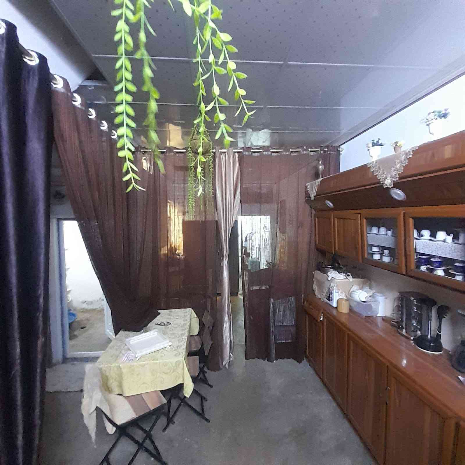 دار للبيع الموقع حي السماح التسعين قرب مدرسة صناع الحياة 
مساحة 100 متر سند ملك صرف طابو شرط التحويل 
يتكون من غرفة نوم وهول وستقبال ومطبخ وصحيات وبيتوتة 
موجر ب 200 الف 
السعر (60 مليون وبي مجال بسيط)
الاستفسار عل سعر انتصل عل أرقام 
***********
***********
موقع المكتب حي عدن سايدين التنانير قرب صيدلية اليمامة مكتب قصر الريان للعقار والمقاولات
