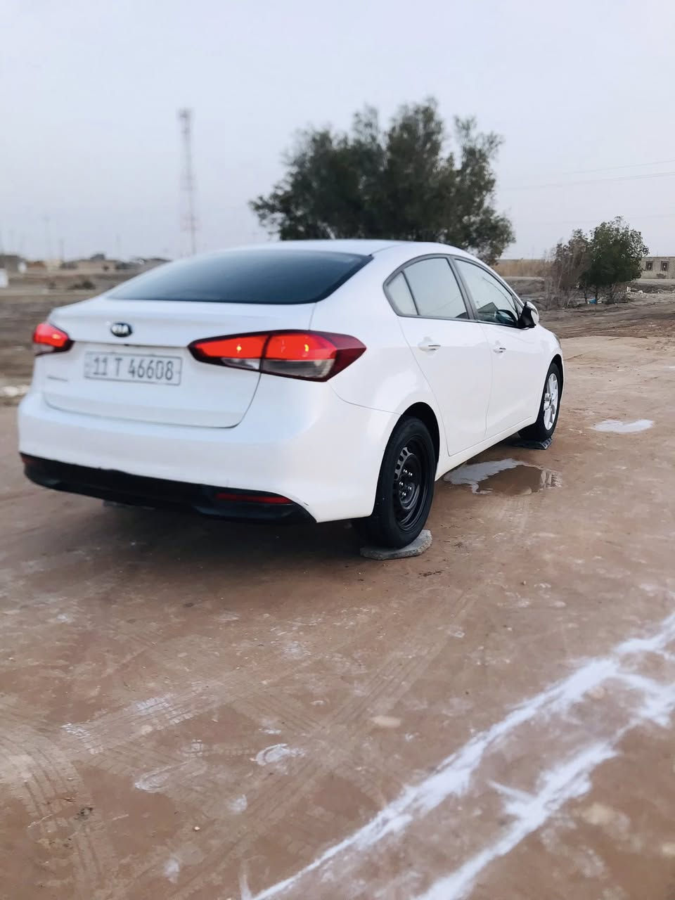 يا الله للبيع كيا سيراتو موديل 2017 مكفوله ماعده دوسه صبغ والباقي كفاله
المواصفات
لد نهاري 
اشاير بالمري 
مري شفط 
يدات نيكل 
اربع تجاوي 
ساحبه 
ويل كب 
شاشه كامره 
تحكم استيرن جيهتين 
وبعد بيه مواصفات 
رقم بغداد انكليزي بسمي 
السعر ب 135 وبيه مجال 
مكان السياره سماؤه الوركاء 
اكثر تفاصيل إتصال.                        (***********)
