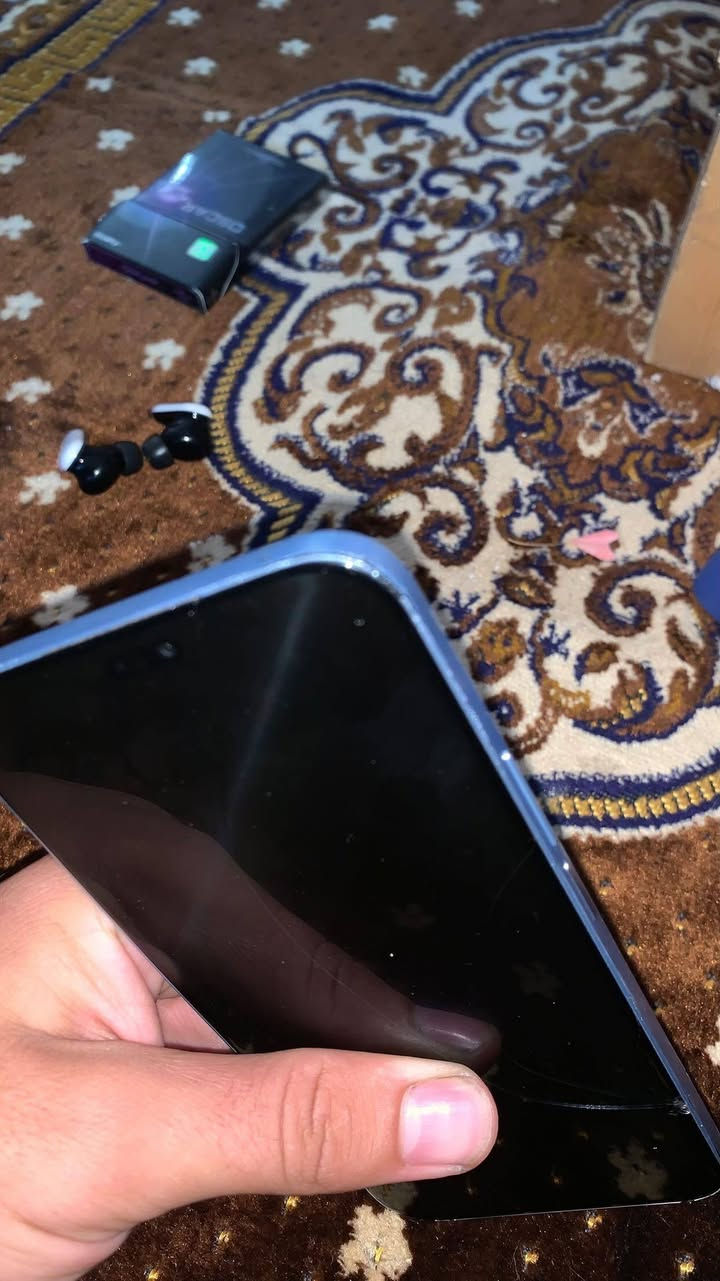 سلام عليكم
هونر x8b  سعر 125 بي مجال و موجود توصيل بغداد
بي كسر بل شاشه فقط ما مأثره عا لمس
ذاكره 256 وبي طخات بل شاصي ***********
