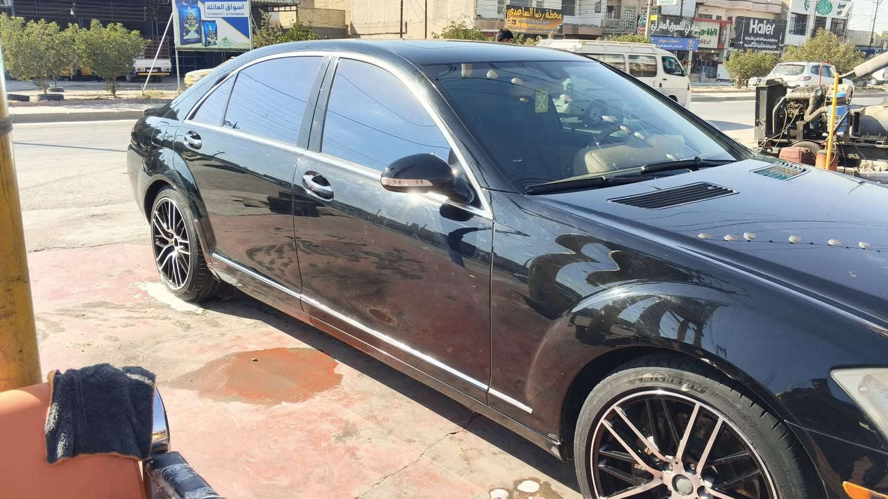 سلام وعليكم 
‏متؤمه وجاهزة 
‏مارسيدس اس كلاس 550 كفاله عامه عده شبر بالجاملغ الخلفي 
‏مديل 2009 سيارة جديدة بالكارتون كل نقص ما بيها 
‏كير محرك تبريد حدادية جاهزة على اخر حبايه ربع ما تصرف عليها 
‏جاهزة القرار الترقيم والقرار مفتوح 
‏للبيع او مراوس حسب القناعه 
‏العنوان بغداد الشعب 
‏السعر 60 وبيها مجال وهسه لو تفر العالم كله ما تلكه بهيج سعر 
‏***********
