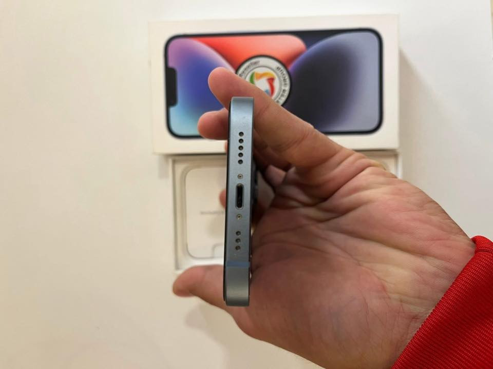 رجاءا متوازي لحد يكسر بحاجتي ايفون 14 بطارية 99 ذاكرة 128 ماستر شرق اوسط مكفول وبعدة بلضمان ب 425 وبي مجال بسيط مكاني بغداد الدورة ***********
