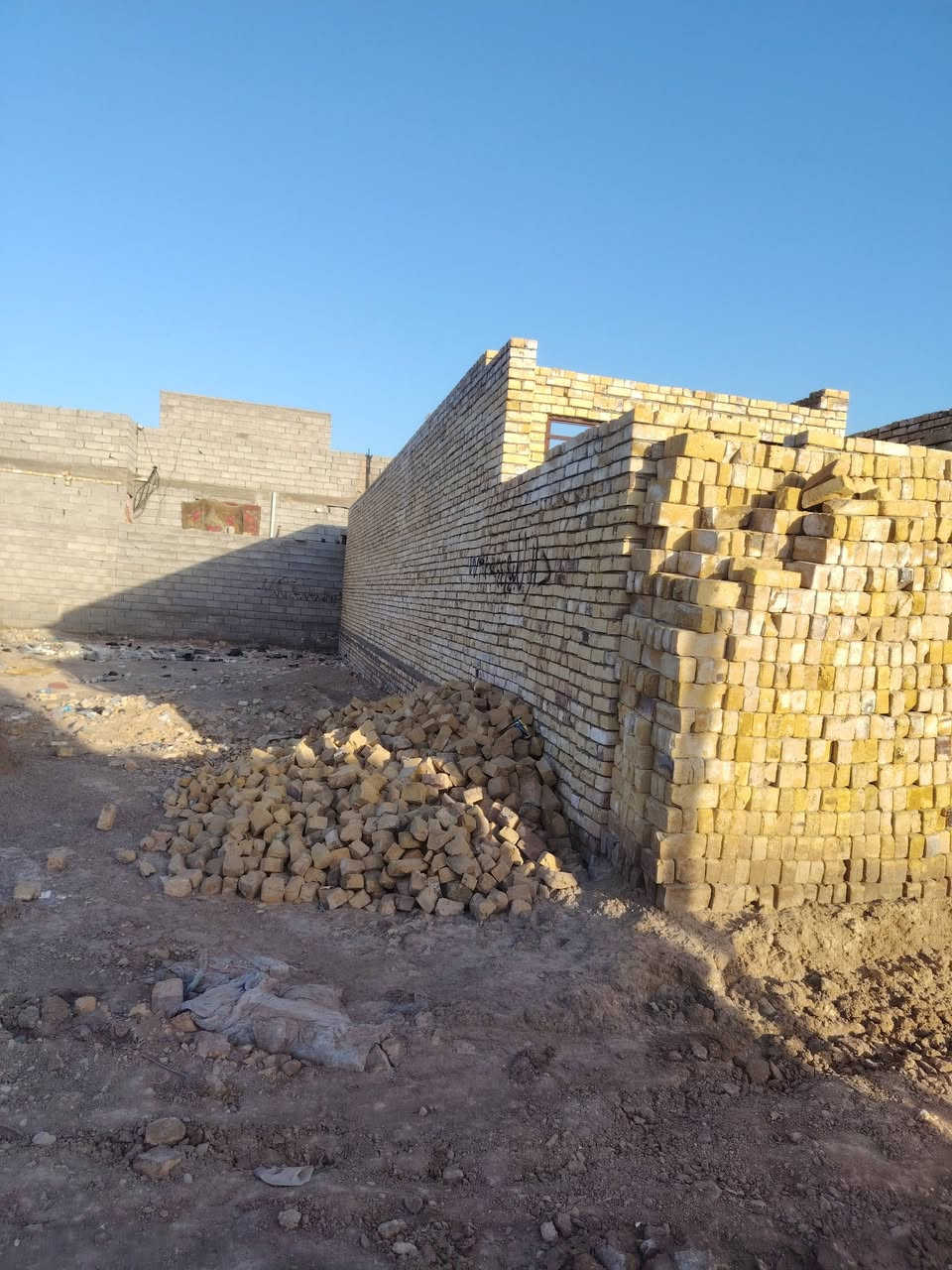 السلام عليكم ورحمة الله وبركاتة 
بيت للبيع مساحه 100النزال 20 عرض 5
حي الحكيم شارع زرزور قرب المدارس
الاستفسار ***********
