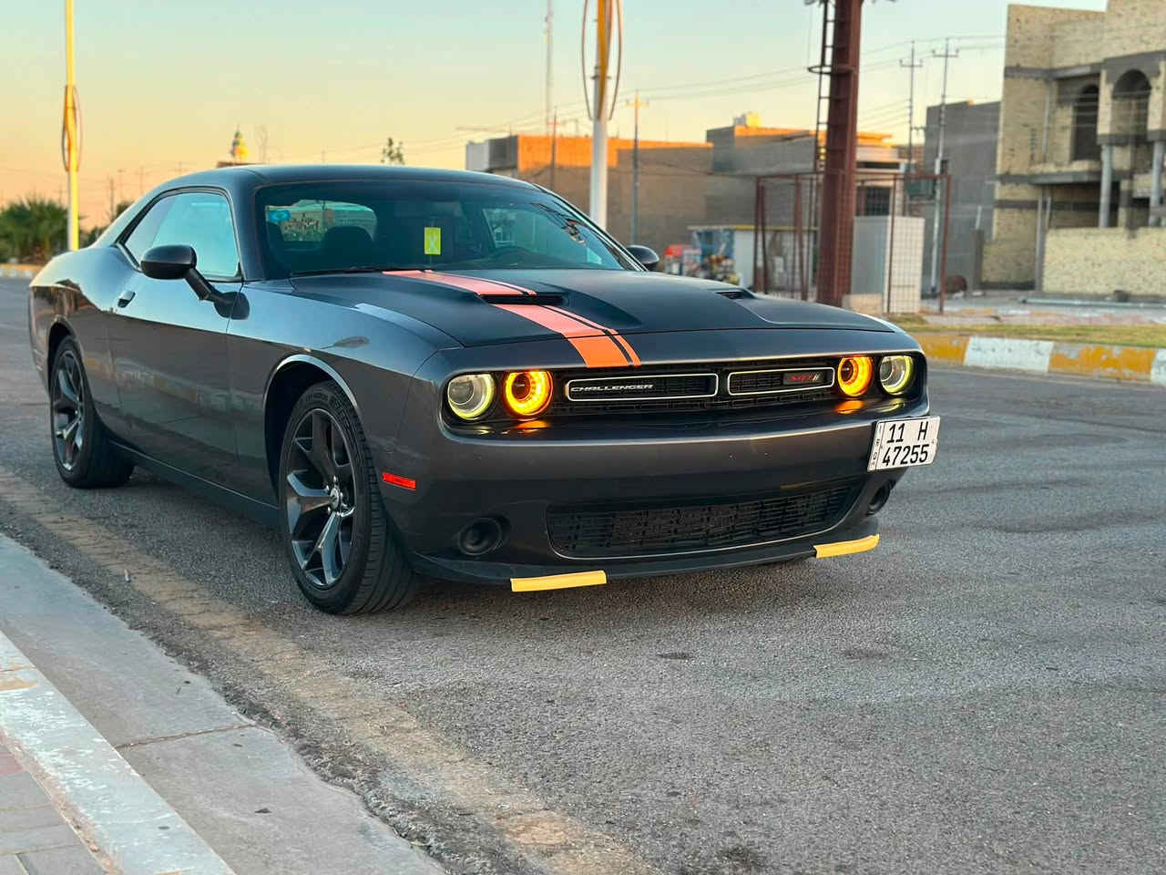 سلام عليكم
جالنجر SXT 
2018
لون رصاصي
مكينه 3.600
سنويه جديد
بغداد مشروع وطني
كير مكينه تبريد تدفئه صدر امامي خلفي كله مكفول 
مواصفات ال sxt  
 شاشة Uconnect 7 أو 8.4 إنش مع Apple CarPlay و Android Auto.
•  كاميرا رؤية خلفية.
•  مقاعد أمامية كهربائية (سائق) مع دعم أسفل الظهر.
•  تكييف أوتوماتيكي dual-zone.
•  نظام صوتي مع 6 سماعات + SiriusXM.
•  دخول بدون مفتاح + تشغيل بضغطة زر.
•  تحكم cruise + عجلة قيادة متعددة الوظائف.
•  أنظمة أمان: ABS، ESC، وسائد هوائية متعددة، حساسات ضغط الإطارات.
•  مصابيح هالوجين أوتوماتيكية + LED brake lights.
حادثهه صبغ تصليح شخوط باب السايق و الجاملغ الخلفي من اجتي للعراق بالتحميل و التفريغ بالميناء
دواخل السياره شاصي تكم دوسات بدنه كله مكفول وبيهه سونار موجود ايرباك كلة سليم
السياره كامله مكمله اي نقص مابيهه 
زنون امريكي اصلي 
ماشية ١٤٣ الف ميل
السعر١٤٠ ورقة وبيهه مجال حك الجيه وخادم 
مكانهه الانبار - الفلوجة
***********

مكلف للنشر
