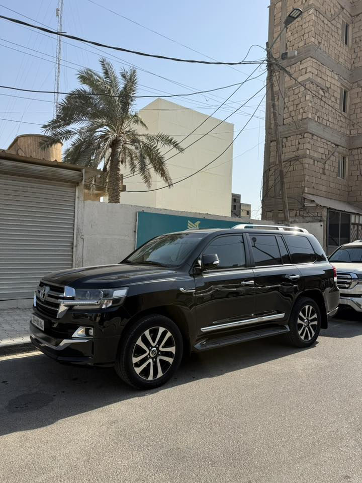 تويوتا لاندكروز 2019 بالكارتون كراند تورنك ساز  SAS
مكينة 8 سلند V8 
رقم اربيل الجديد وسنوية لحد 2030
ماشية 64 الف كيلو متر 
مغلفة نانو ppf بالكامل السيارة كفالة عامة من كلشي لا بارد لا رصعة لا شخط جديدة جداً 
تخم تاير دنلوب اصلي قبل اسبوع شادلها 
السعر 565 مكانها البصرة
***********
