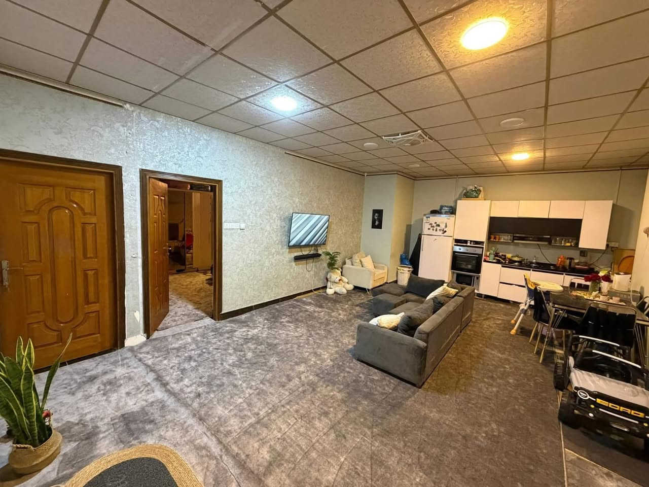 يعلن مكتب عقارات النورين عن وجود دار للبيع البصره كوت الحجاج مساحة 250 متر وجه 12 ونص طابقين يحتوي على 5 غرف نوم وصاله وستقبال ومطبخ وصحيات وكراج الطابق الارضي بناء 2008 والطابق الثاني بناء 2016
تفاصيل اكثر مراجعه عقارات النورين او الاتصال ***********
عنوان المكتب الطويسه شارع السوق القديم مجاور معرض الرائد لسيراميك
