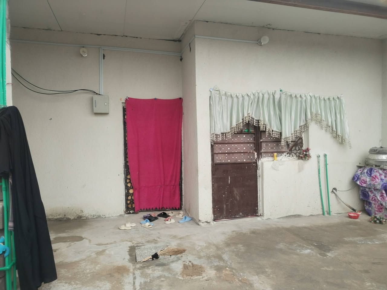 بيت للبيع في البصره الزبير قرب النائب علي شداد الفارس مساحه ١٨٠ لاستفسار  *********** مكلف بل نشر فقط
