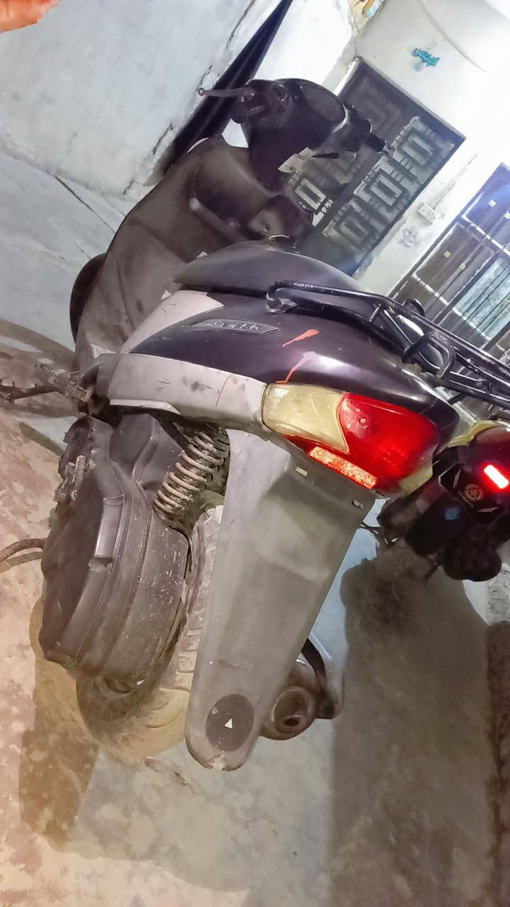 سلام عليكم ورحمة الله وبركاتة دراجيه اتراس ياباني يردليه تبديل بوشيه بس بس تشتخل تمشي بوشه مال ال مكينيه السرعيه 120 استان كهربايه سلف او هندر تشتخل السعر السعر250 او بيه مجال شي قليل مستعجل عله البيعيه العنوا امين الثنيه *********** مكلف بل نشر اذا رقميه
