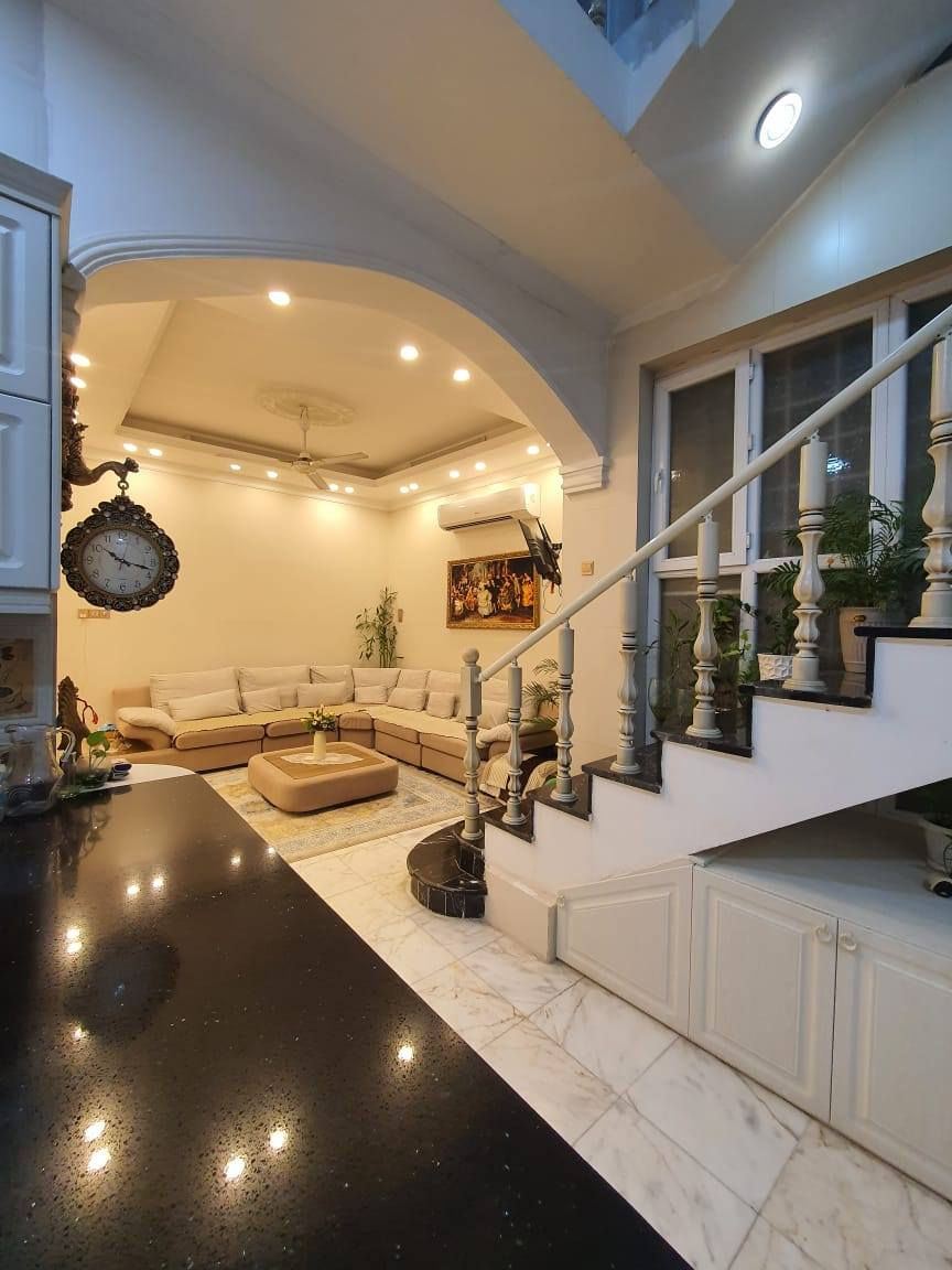 #بيت_للبيع 
الموقع : باب طويريج عمود ٣٣ ( عكد بليبل ) 
المساحه : ١٠٠ متر واجهيه ٨ متر 
المحتويات : طابقين ٢ غرف نوم مطبخ صاله استقبال مجاميع صحيه 
السعر : ٢٢٠ مليون 
رقم اتصل + وتساب 
***********
