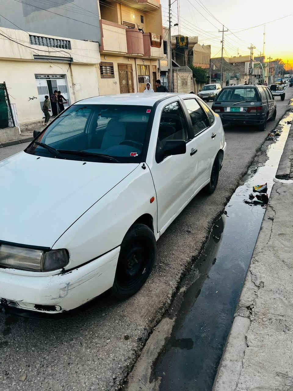 السلام عليكم
سيات موديل 1994
كير محرك شرط محرك 0،8
طخم نضيف تدفيه شغاله
وايرمنيه كلها شغاله
سعر السياره 20 ورقه 
سنويه عضم مشروع وطني 
شرط الوكاله والتحويل
عنوان جانب الايسر الاستفسار عل الرقم ***********
***********
